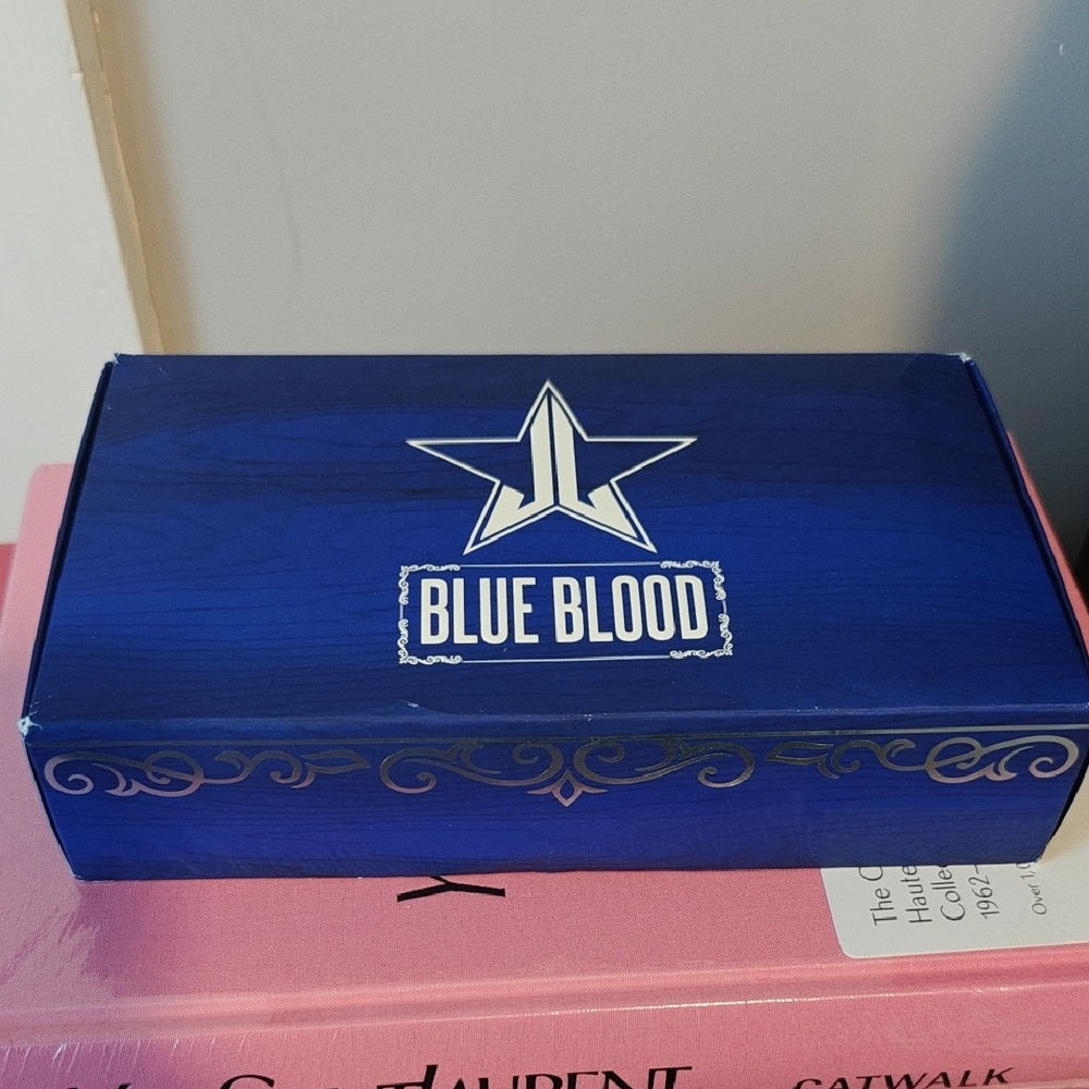 Jeffree StarBlue Blood Eyeshadow Box